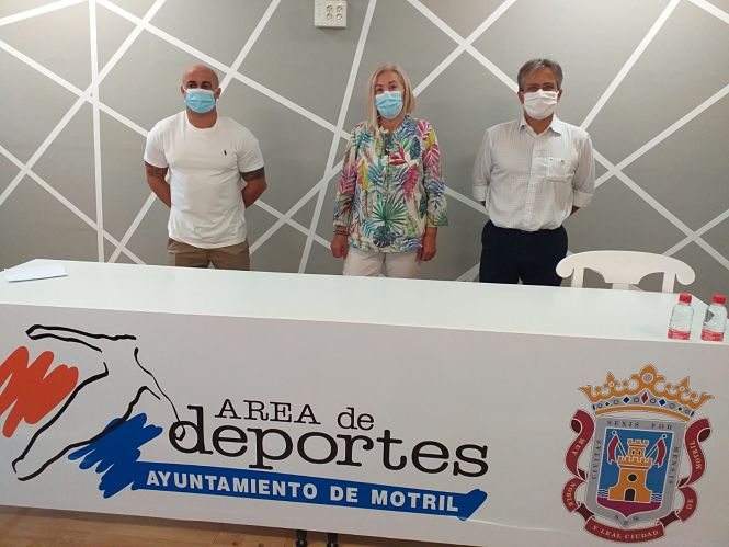 Imagen de la firma del convenio (AYTO. MOTRIL)