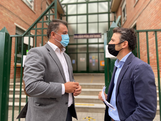 Jorge Saavedra ha visitado un centro educativo (PP)