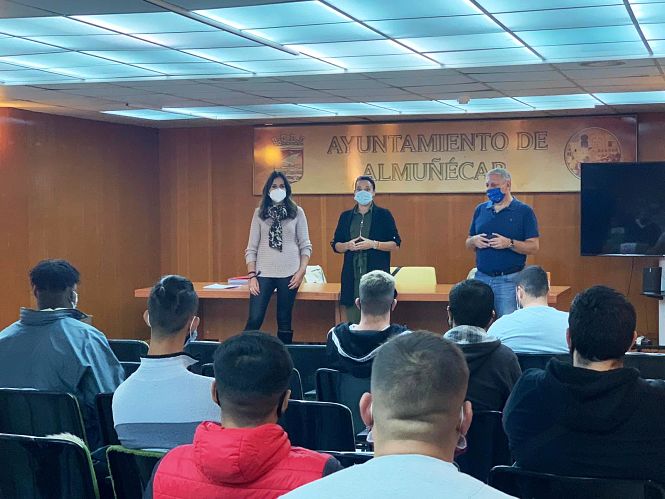 Imagen de la inauguración del curso (AYTO. ALMUÑÉCAR)