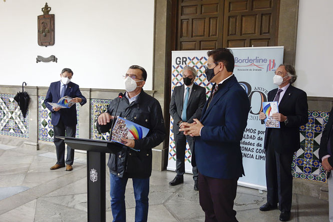 Antonio Amador ha presenatdo el calendario Borderline (JAVIER ALGARRA / AYUNTAMIENTO)