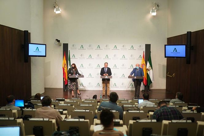 Rueda de prensa donde se han anunciado las medidas (JUNTA DE ANDALUCÍA)