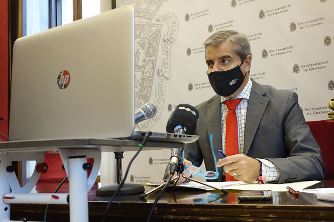 El concejal de Seguridad Ciudadana, César Díaz ha explicado el dispositivo para el Día de Todos los Santos (JAVIER ALGARRA /AYUNTAMIENTO) 