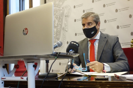 El concejal de Seguridad Ciudadana, César Díaz ha explicado el dispositivo para el Día de Todos los Santos (JAVIER ALGARRA /AYUNTAMIENTO) 