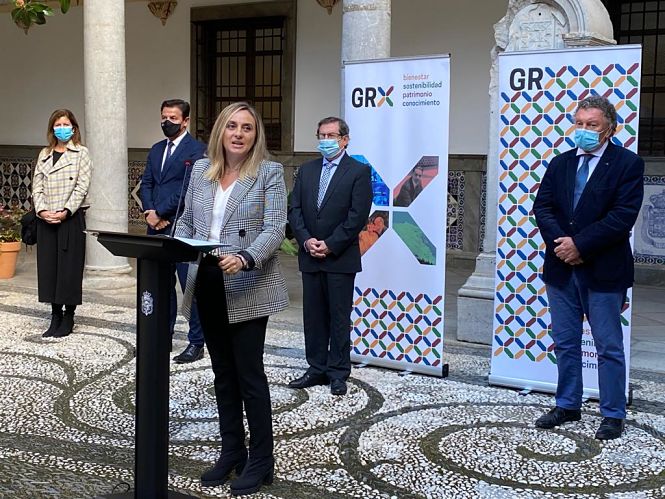 La Consejera de Fomento, Marifran Carazo durante la visita al Ayuntamiento de Granada (JUNTA)