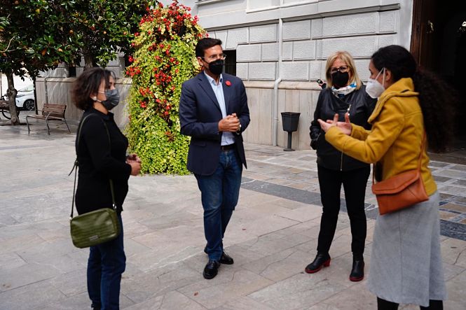 Miembros del Psoe y Gradae tras la reunión (PSOE)
