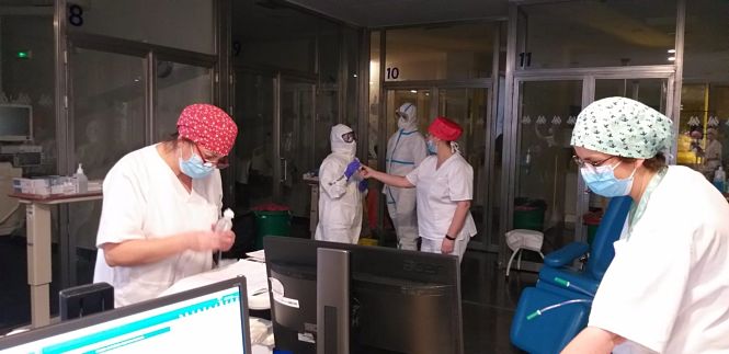 Profesionales UCI en el Hospital Virgen de las Nieves (HOSPITAL VIRGEN DE LAS NIEVES) 