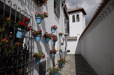 La Mezquita Mayor de Granada vacía por la crisis del coronavirus, en el confinamiento por el primer estado de alarma (ÁLEX CÁMARA - EUROPA PRESS) 