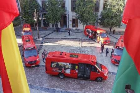 Vista aérea de los nuevos microbuses (JAVIER ALGARRA / AYUNTAMIENTO)