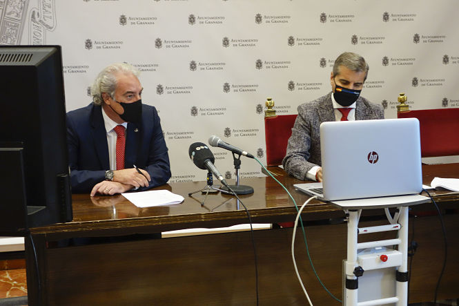 José Antonio Huertas y César Díaz en rueda de prensa (JAVIER ALGARRA / AYUNTAMIENTO)