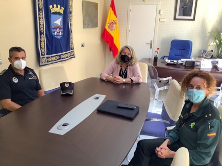 La Alcaldesa de Almuñécar se ha reunido con Policía Local y Guardia Civil (AYTO. ALMUÑECAR) La Alcaldesa de Almuñécar se ha reunido con Policía Local y Guardia Civil (AYTO. ALMUÑECAR)