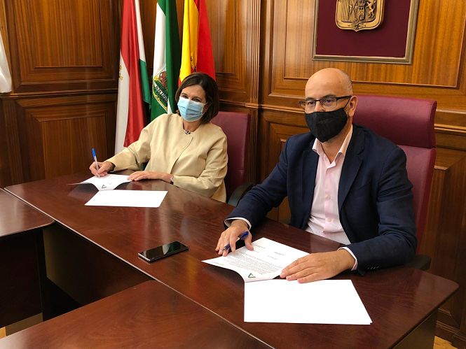 Imagen de la firma del convenio (AYTO. SANTA FE) 