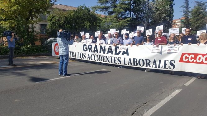 Concentración de sindicatos tras un accidente laboral mortal en Alhendín (CCOO) 