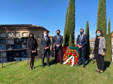 La corporación rinde homenaje a los granadinos fallecidos (AYTO. GRANADA) 