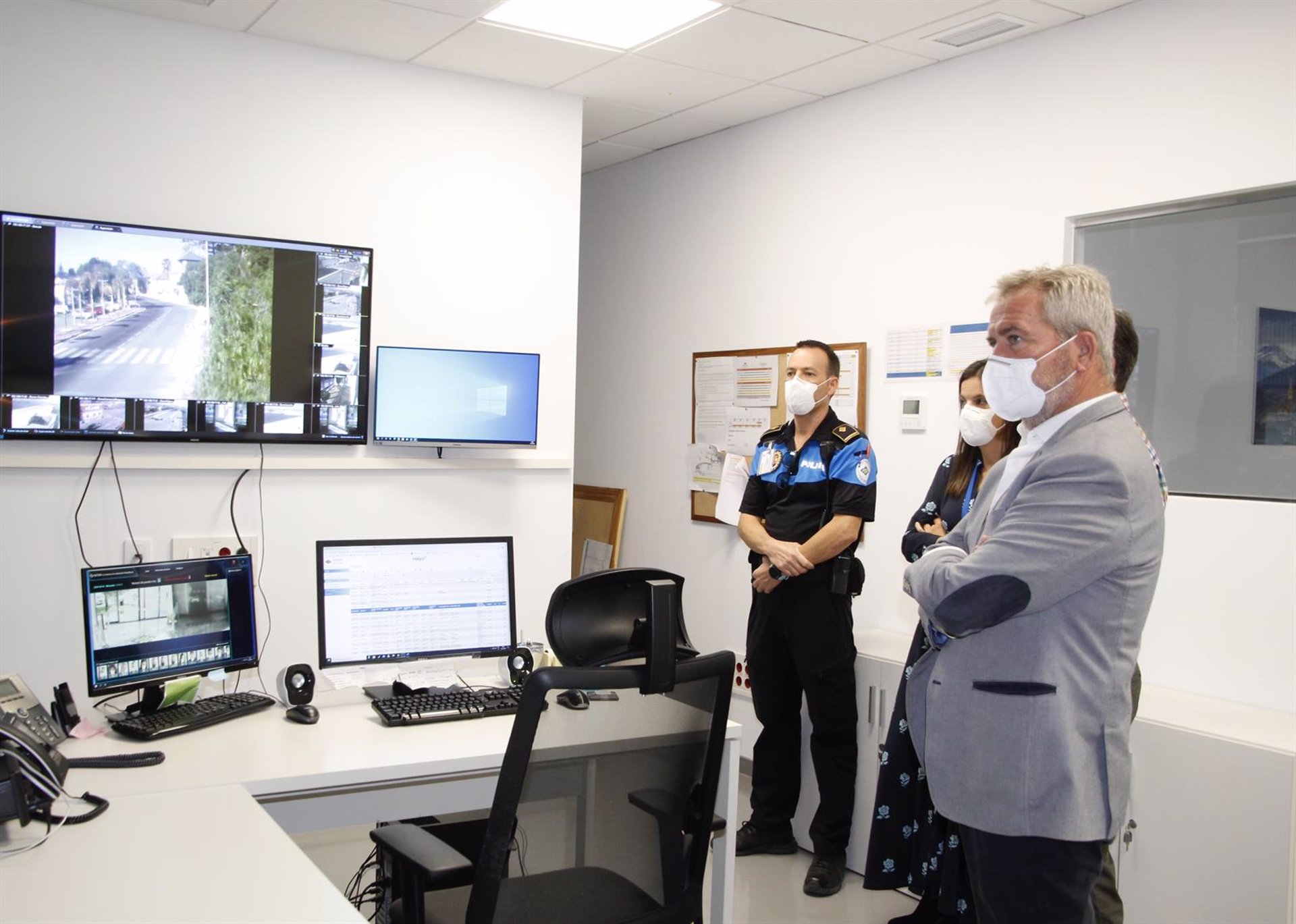 El presidente de la AP de Motril visita el centro de control (PUERTO DE MOTRIL) 