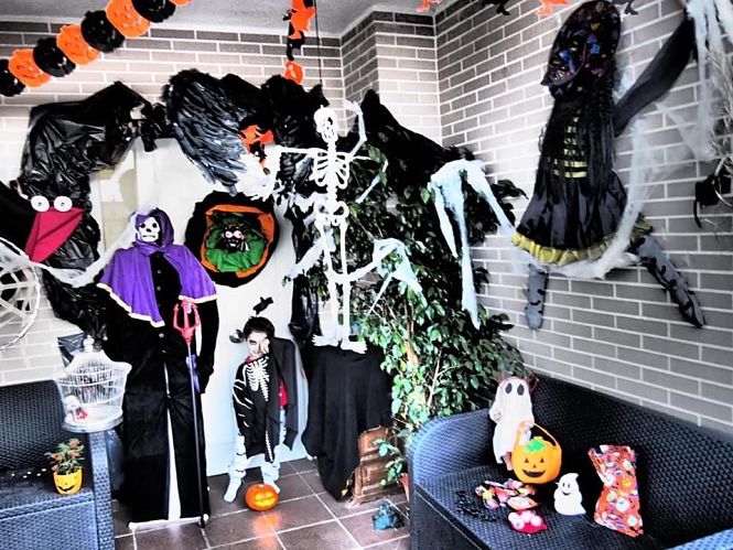 Una de las fachadas ganadoras del concurso de fachadas terroríficas y disfraces de Halloween (AYTO. CÚLLAR VEGA) 
