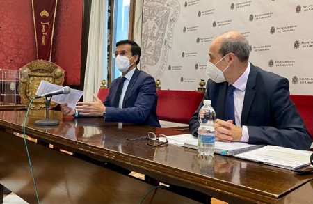 Paco CUenca y José Maria COrpas en rueda de prensa (PSOE)