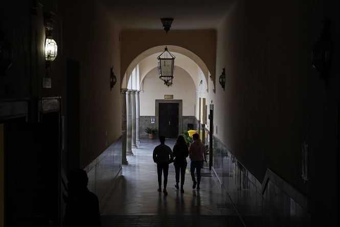 Ambiente en la Universidad de Granada tras conocerse las restricciones sanitarias para la Covid-19 (ÁLEX CÁMARA - EUROPA PRESS)