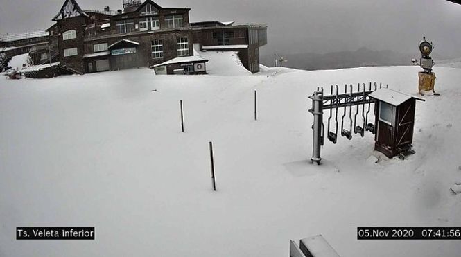 Sierra Nevada ha amanecido teñida de blanco (CETURSA)
