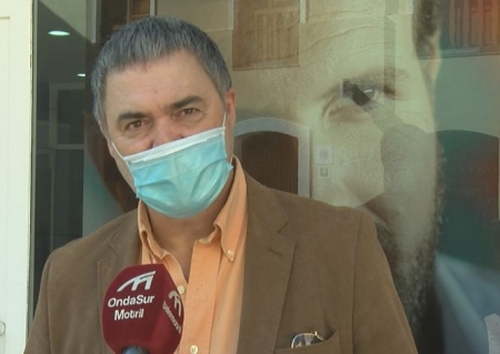 Carlos Rojas frente a la sede del PP de Motril (PP) Carlos Rojas frente a la sede del PP de Motril (PP)