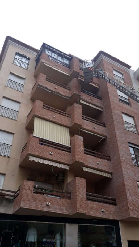 Arreglos en una cornisa (AYTO. ALMUÑÉCAR) Arreglos en una cornisa (AYTO. ALMUÑÉCAR)