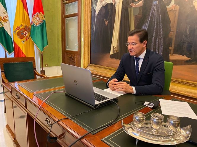 El alcalde de Granada, Luis Salvador, abre el primer webinar sobre ciudades inteligentes y tecnología blockchain, en imagen de archivo (AYUNTAMIENTO)
