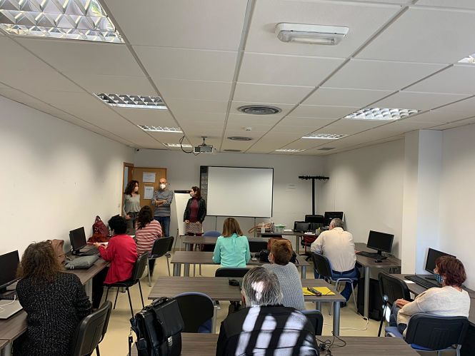 La concejala de Empleo de Cúllar Vega durante la inauguración del curso (AYTO. CÚLLAR VEGA)