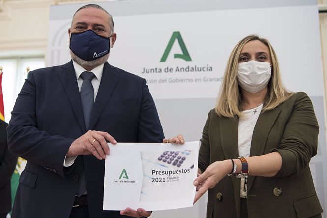 El delegado del Gobierno andaluz en Granada, Pablo García, y la consejera de Fomento, Marifrán Carazo, presentan los presupuestos de la Junta para 2021 en Granada (JUNTA)