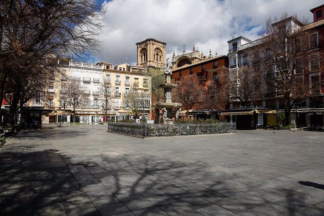 La Plaza Bibrambla con el Palacio Arzobispal y la Catedral al fondo, en imagen de archivo (ÁLEX CÁMARA - EUROPA PRESS) 