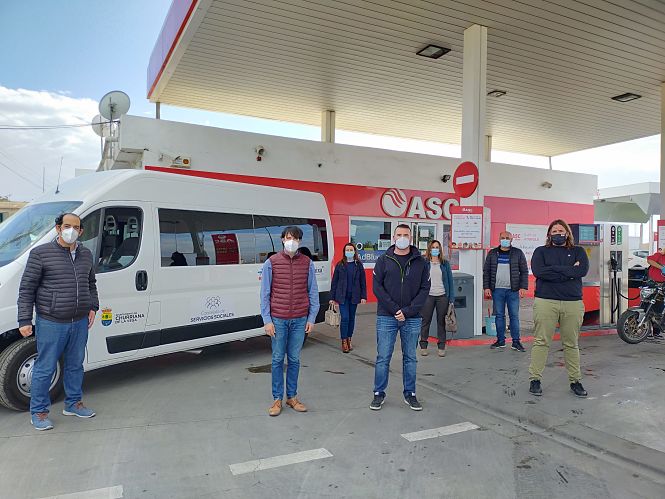 Foto de familia tras la firma del convenio (AYTO. CHURRIANA) 