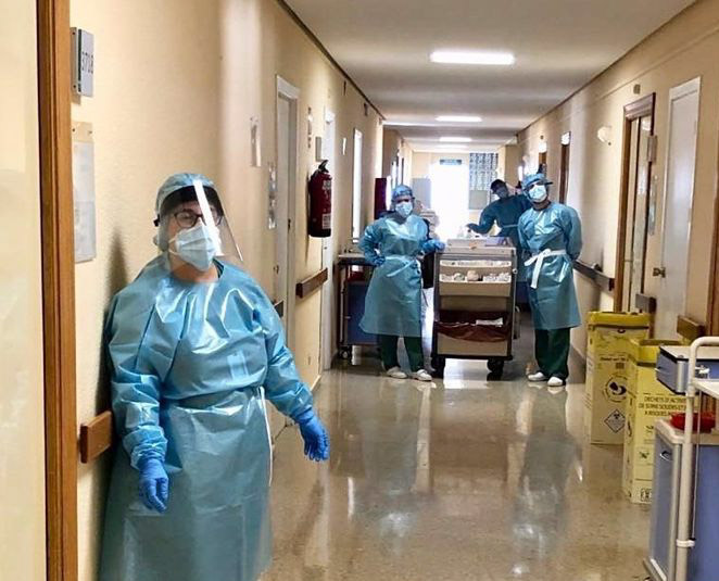 Personal sanitario del Virgen de las Nieves para atender a pacientes covid en el antiguo Clínico (HOSPITAL VIRGEN DE LAS NIEVES)