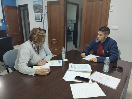 Concepción Abarca durante una reunión (AYTO. MOTRIL) 