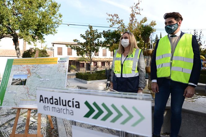 La Consejera de FOmento durante la visita a Huétor Santillán (JUNTA DE ANDALUCIA)