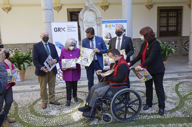 Presentación del Calendario Gradadown en el Patio del Ayuntamiento de Granada (JAVIER ALGARRA / AYUNTAMIENTO)