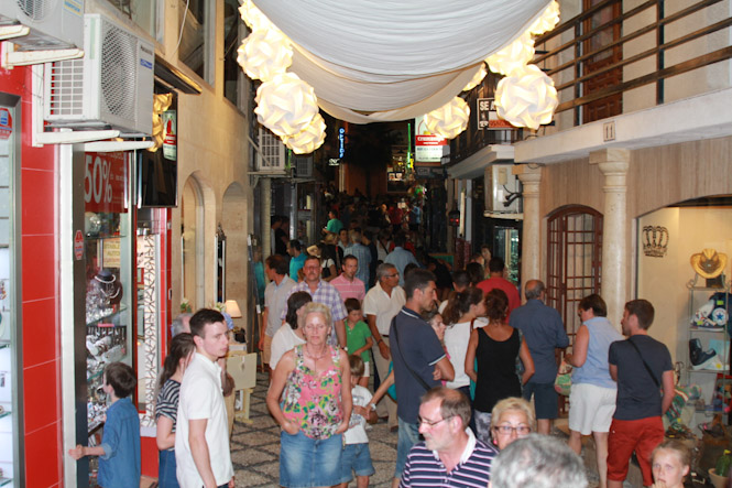 Comercio en la calle Real de Almuñécar (AYTO. ALMUÑÉCAR)