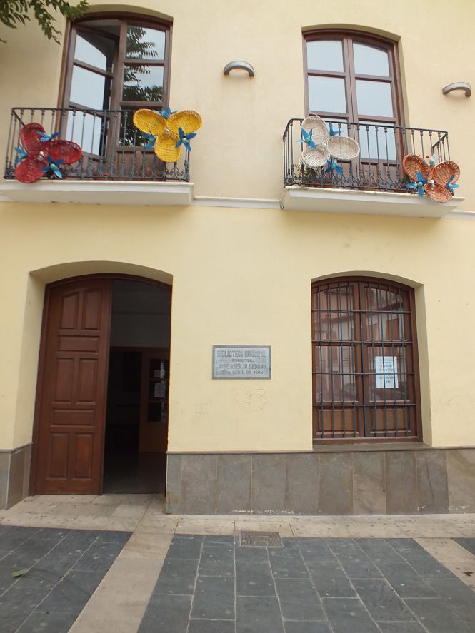 Fachada de la Biblioteca Pública `José Asenjo` (AYTO. GUADIX)