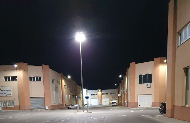 Nueva iluminación en el Poligono de Juncaril (AYTO. ALBOLOTE)