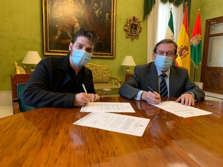 Imagen de la firma del convenio (AYTO. GRANADA)