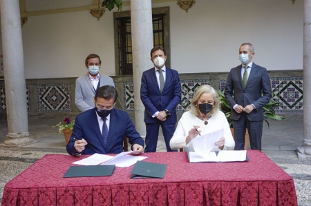 Imagen de la firma del convenio (JAVIER ALGARRA / AYUNTAMIENTO)