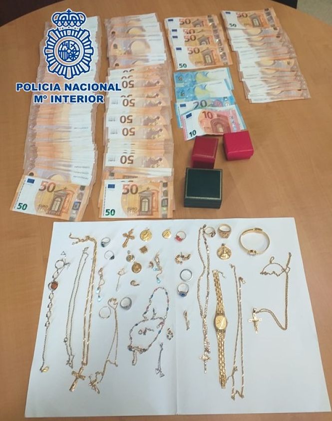 Dinero y joyas intervenidas (POLICIA NACIONAL)