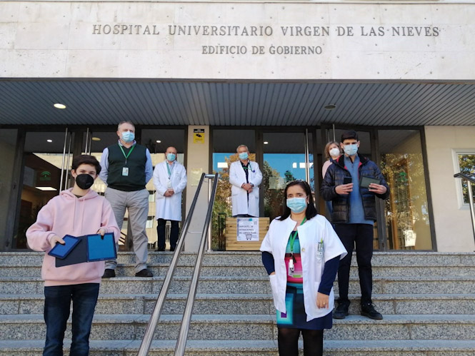 Donación de tabletas al Hospital Virgen de las Nieves (JUNTA)