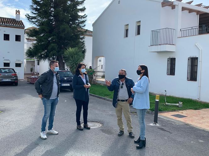 Visita al complejo de viviendas de la Tercera Edad (AYTO. ALMUÑÉCAR)