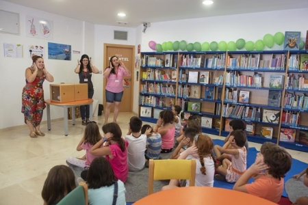 Actividad en la Biblioteca Pública `Miguel Hernández` (AYTO. ARMILLA) 