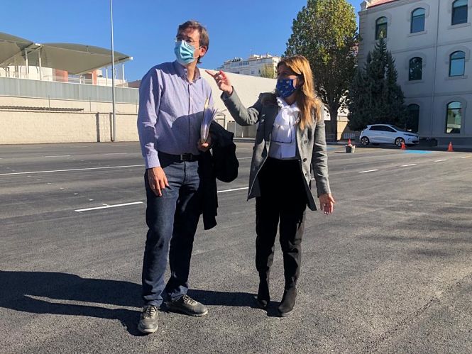 la Concejal Eva Martín a Los Mondragones (JAVIER ALGARRA / AYUNTAMIENTO)