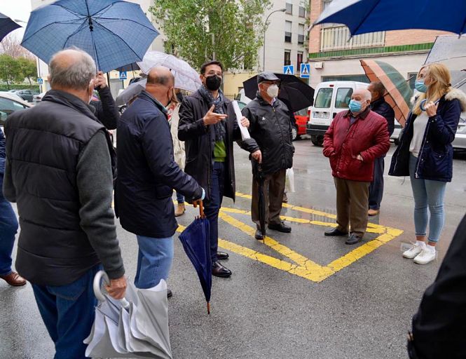 Imagen de la visita a la Calle Pargo (PSOE)