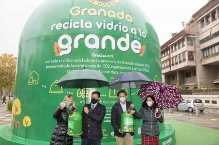 Presentación del Contenedor gigante del Paseo del Salón (ECOVIDRIO)