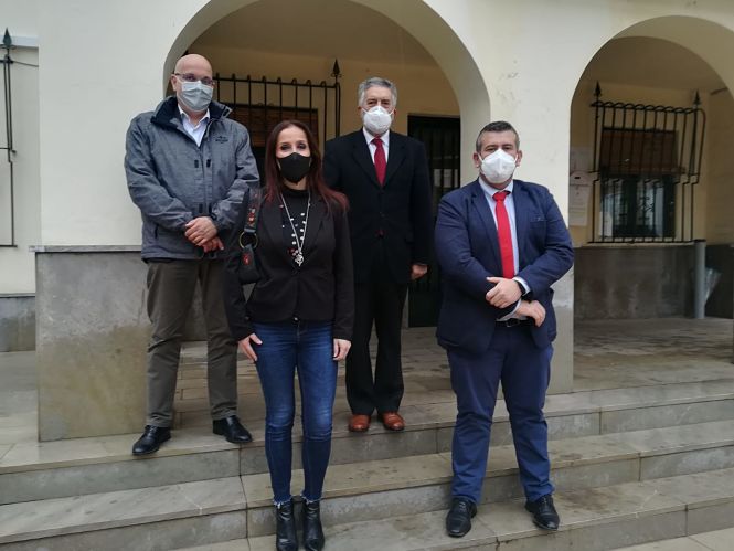 Imagen de la visita al Ayuntameinto de Peligros (CS)