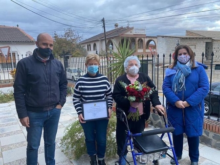 Homenaje a la enfermera jubilada (AYTO. OTURA)