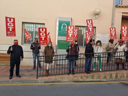 Concentración en el Centro de Salud de Armilla (UGT) 