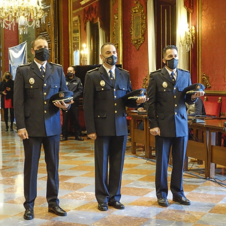 Toma de posesión de los nuevos subinspectores (JAVIER ALGARRA/ AYUNTAMIENTO)