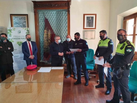 Imagen de la entrega deld esfibrilador (AYTO. GUADIX) Imagen de la entrega deld esfibrilador (AYTO. GUADIX)